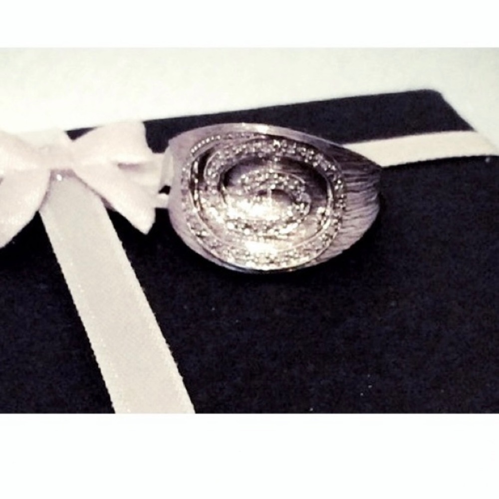 🆕 Ornate Genuine Diamond Swirl Concave 18k Ring Sz 7 NWT